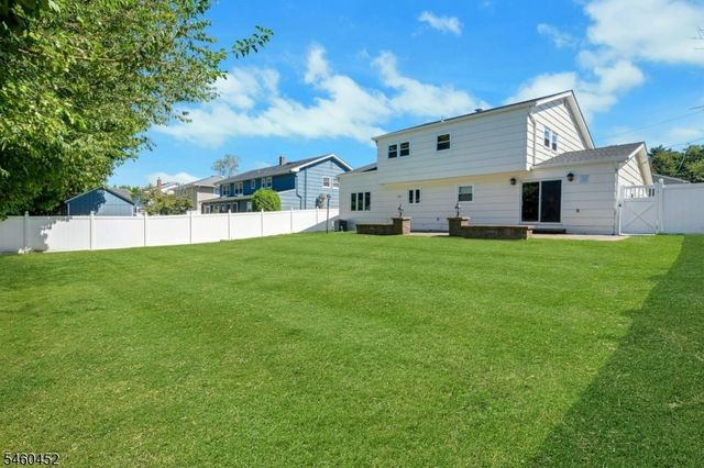 10 Klimback Ct, West Caldwell Twp., NJ 07006