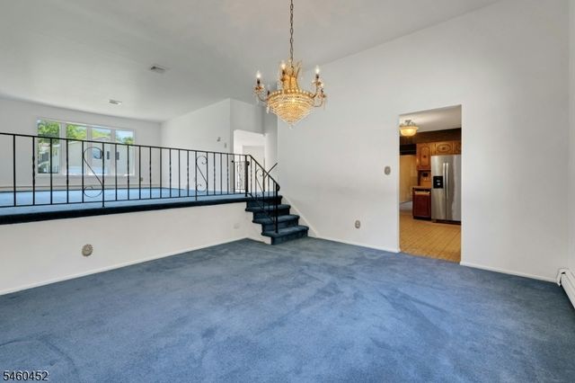 10 Klimback Ct, West Caldwell Twp., NJ 07006