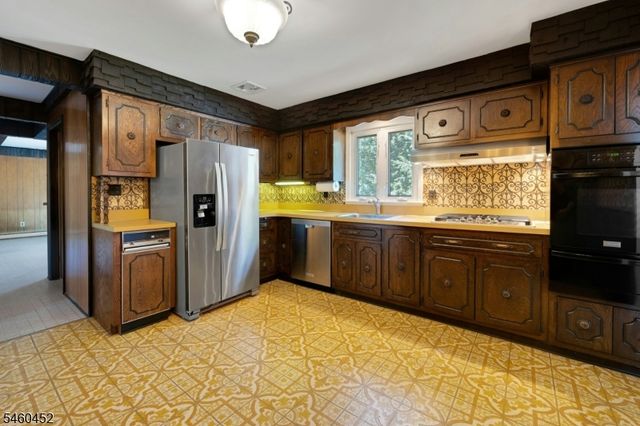 10 Klimback Ct, West Caldwell Twp., NJ 07006