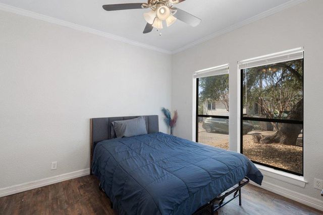 1910 Robbins PL 106, Austin, TX 78705