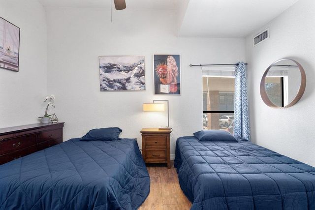 1910 Robbins PL 106, Austin, TX 78705