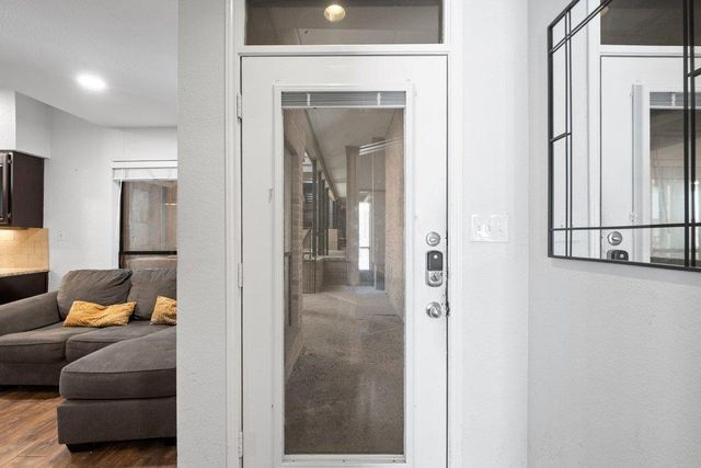 1910 Robbins PL 106, Austin, TX 78705