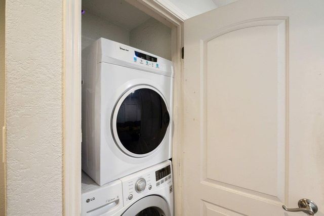 1910 Robbins PL 106, Austin, TX 78705