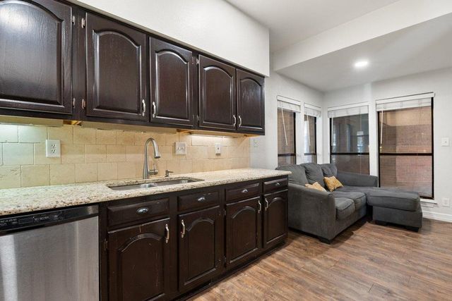 1910 Robbins PL 106, Austin, TX 78705