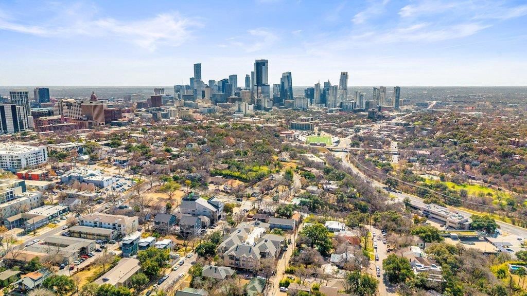 1910 Robbins PL 106, Austin, TX 78705