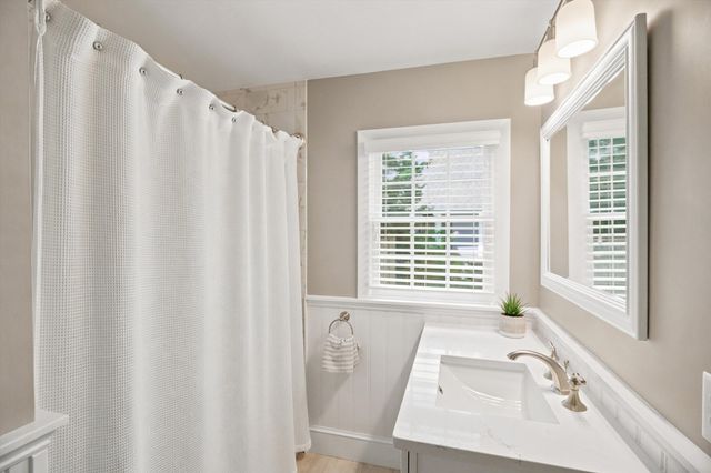 21 Woodbridge Rd, North Andover, MA 01845