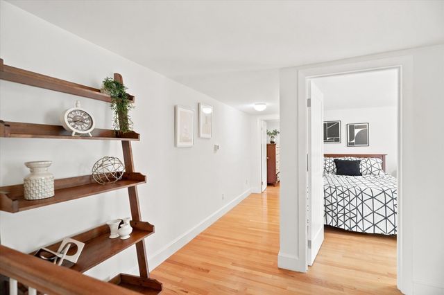 21 Woodbridge Rd, North Andover, MA 01845