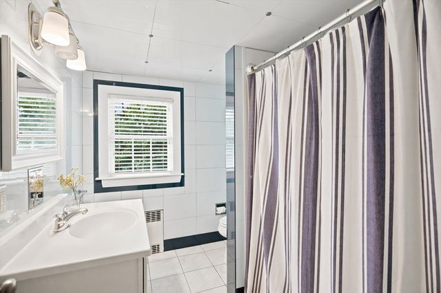 21 Woodbridge Rd, North Andover, MA 01845
