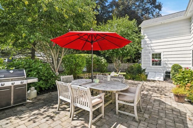 21 Woodbridge Rd, North Andover, MA 01845