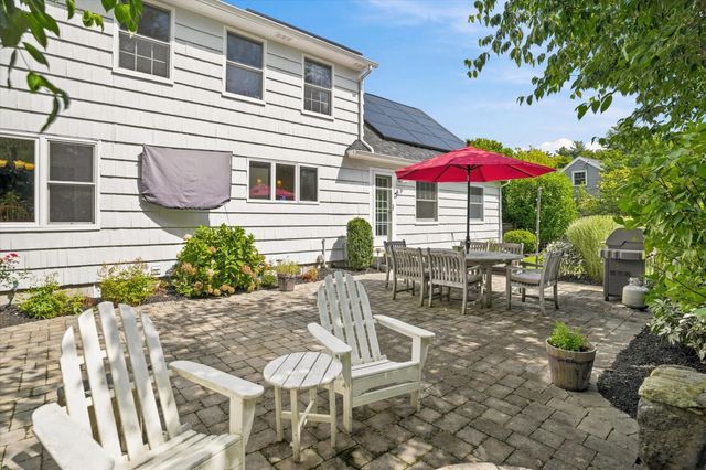 21 Woodbridge Rd, North Andover, MA 01845
