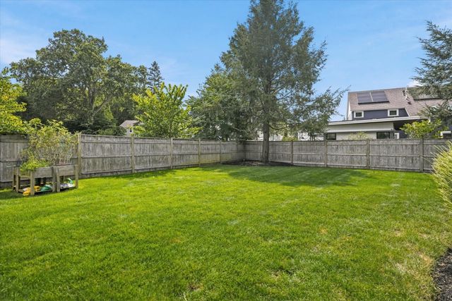 21 Woodbridge Rd, North Andover, MA 01845