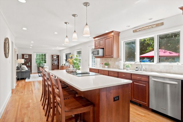 21 Woodbridge Rd, North Andover, MA 01845