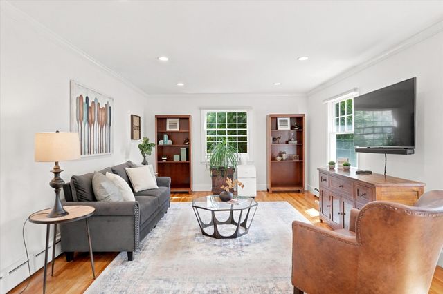 21 Woodbridge Rd, North Andover, MA 01845