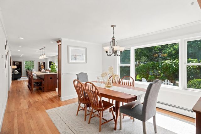 21 Woodbridge Rd, North Andover, MA 01845