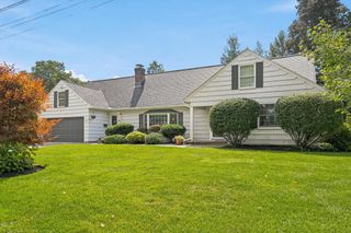 21 Woodbridge Rd, North Andover, MA 01845
