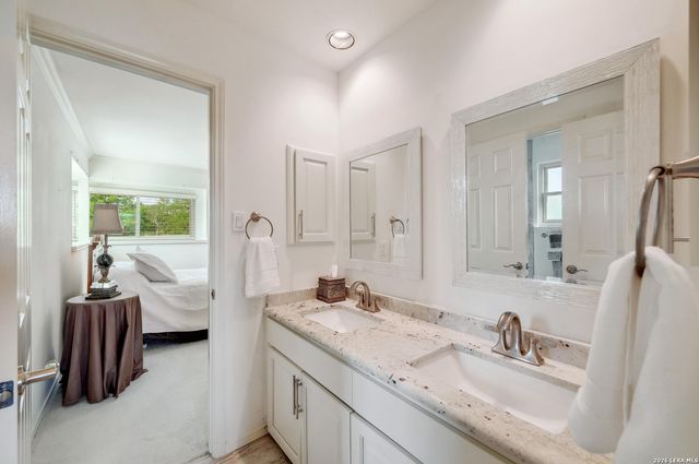 11827 MILL ROCK RD, San Antonio, TX 78230