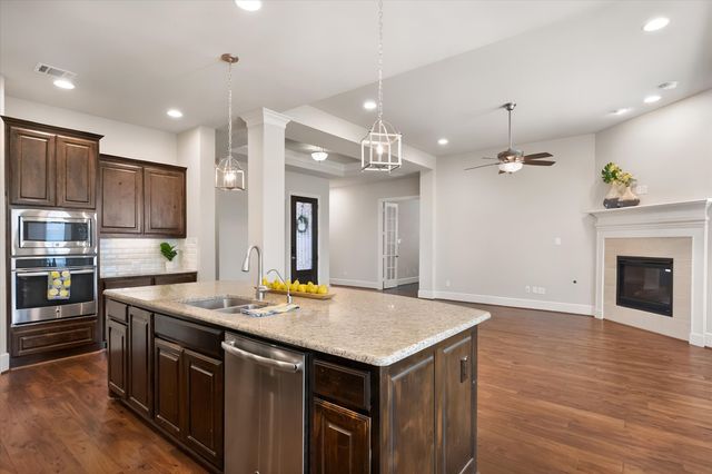 1108 Ivy Charm Way, Arlington, TX 76005