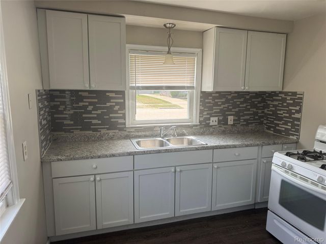 17266 Cicotte Avenue, Allen Park, MI 48101