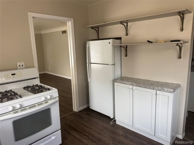 17266 Cicotte Avenue, Allen Park, MI 48101