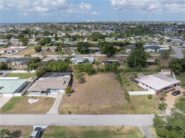 5206 Sunnybrook CT, Cape Coral, FL 33904