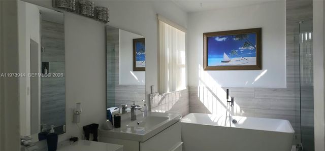 2150 NW 100th Ave, Pembroke Pines, FL 33024