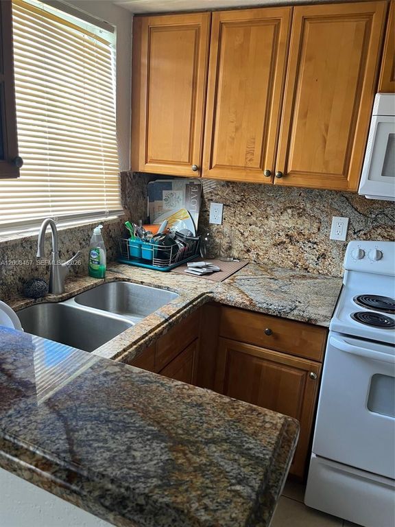 403 NW 84th St 403, Miami, FL 33150