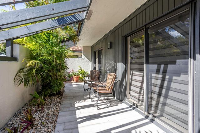 21680 Tall Palm Circle 12-B, Boca Raton, FL 33433