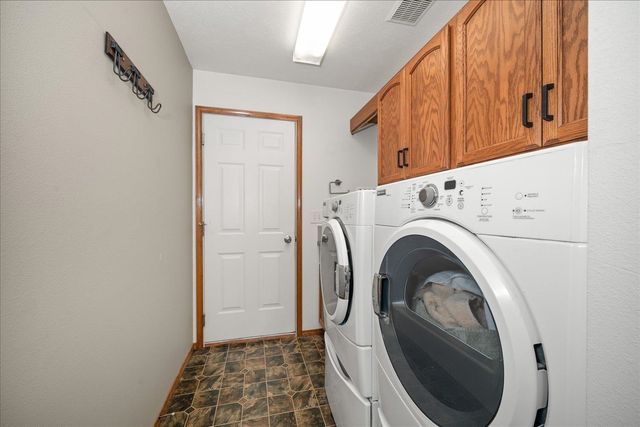 310 W AUBURN CREST Ct, Spokane, WA 99224