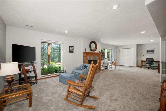 310 W AUBURN CREST Ct, Spokane, WA 99224