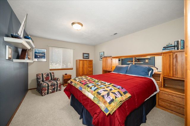 310 W AUBURN CREST Ct, Spokane, WA 99224