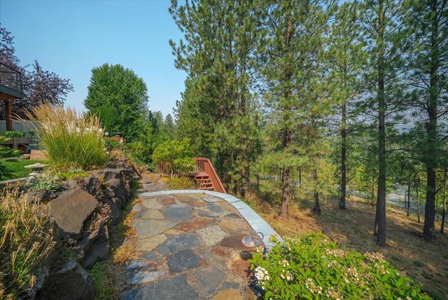 310 W AUBURN CREST Ct, Spokane, WA 99224