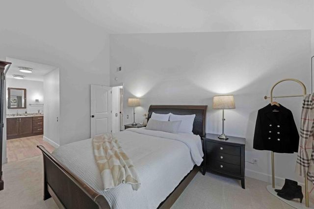 1115 Crestview Drive 2, San Carlos, CA 94070