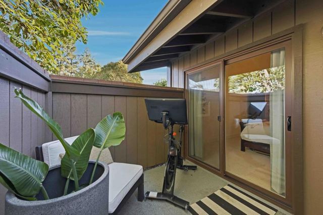 1115 Crestview Drive 2, San Carlos, CA 94070