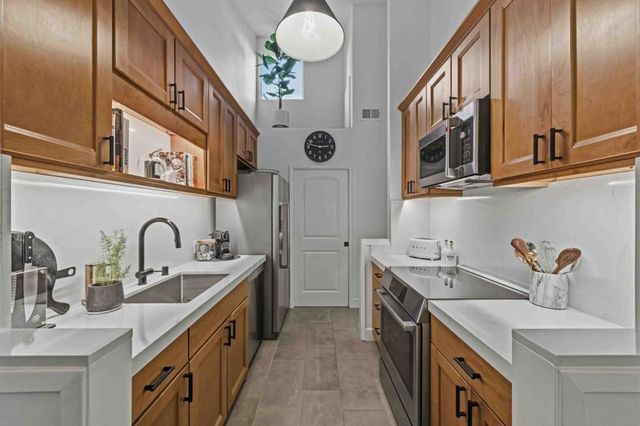 1115 Crestview Drive 2, San Carlos, CA 94070