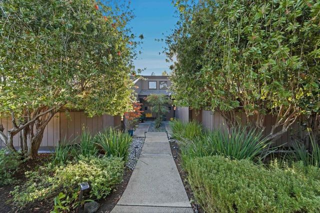 1115 Crestview Drive 2, San Carlos, CA 94070