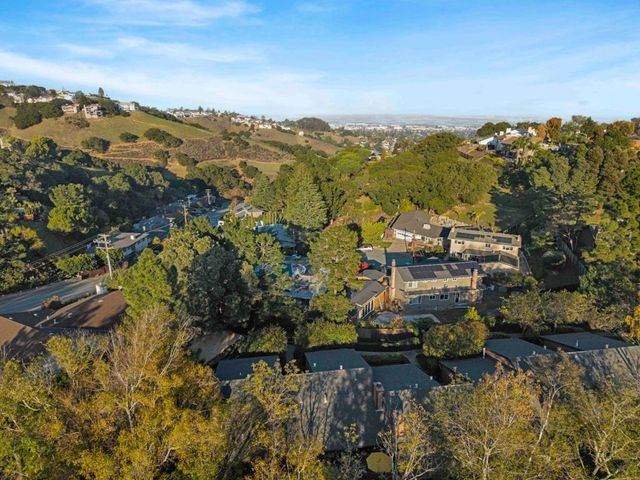 1115 Crestview Drive 2, San Carlos, CA 94070