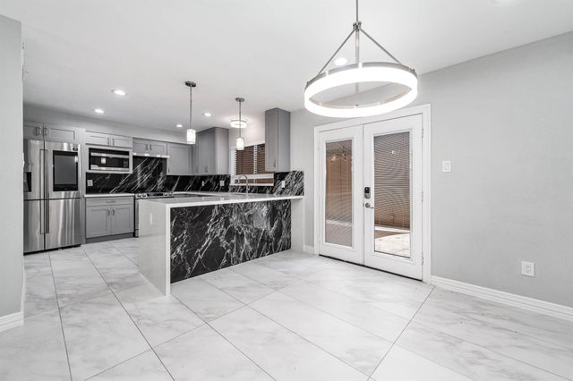 11643 Village Place Drive 194, Houston, TX 77077