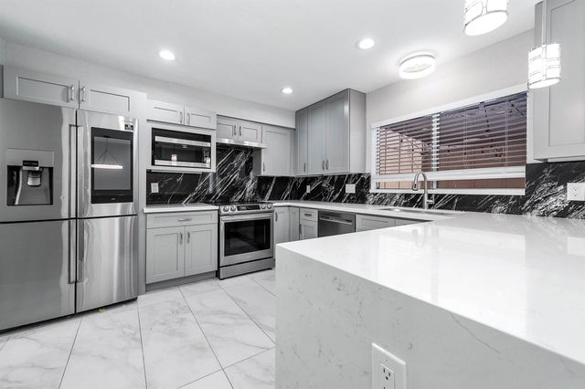 11643 Village Place Drive 194, Houston, TX 77077