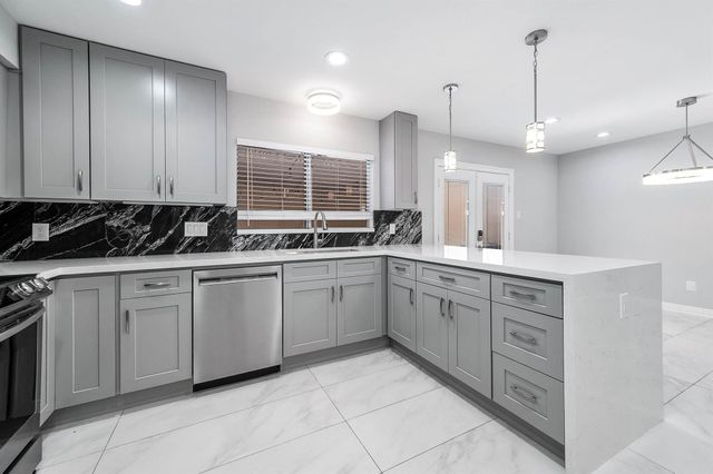 11643 Village Place Drive 194, Houston, TX 77077