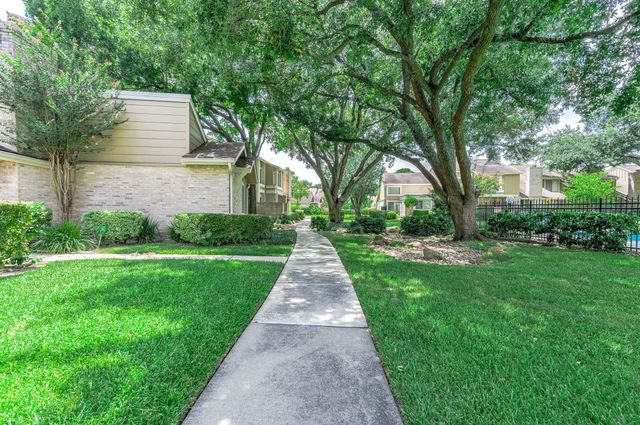 11643 Village Place Drive 194, Houston, TX 77077