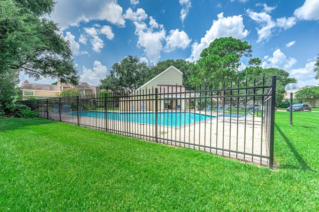 11643 Village Place Drive 194, Houston, TX 77077