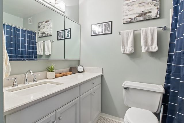 1636 N Wells Street 1709, Chicago, IL 60614