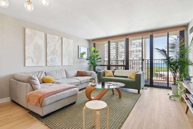 1636 N Wells Street 1709, Chicago, IL 60614