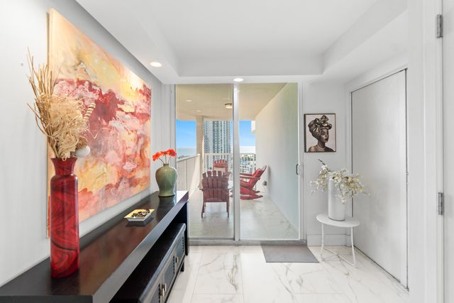 121 Golden Isles Drive Ph1, Hallandale Beach, FL 33009