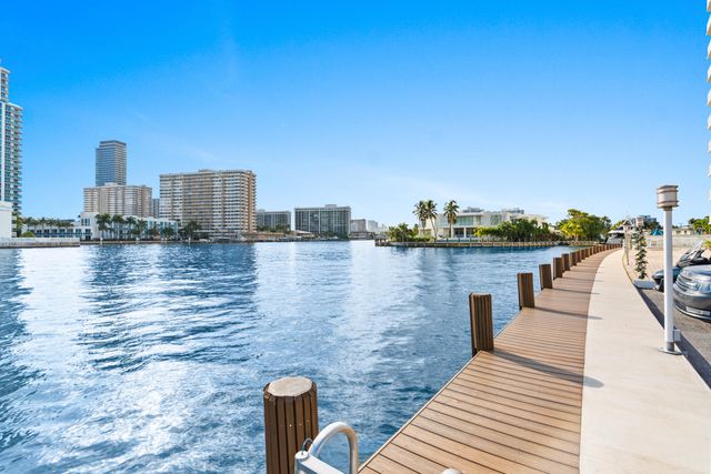 121 Golden Isles Drive Ph1, Hallandale Beach, FL 33009