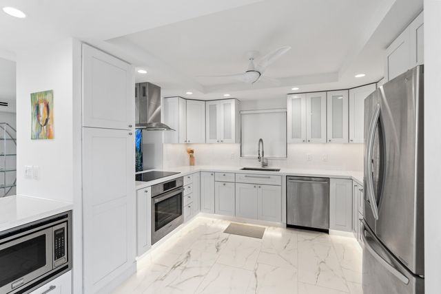 121 Golden Isles Drive Ph1, Hallandale Beach, FL 33009