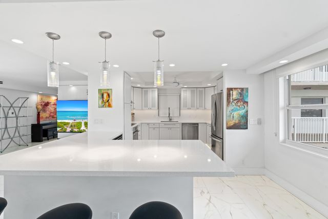 121 Golden Isles Drive Ph1, Hallandale Beach, FL 33009