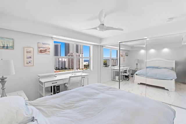 121 Golden Isles Drive Ph1, Hallandale Beach, FL 33009