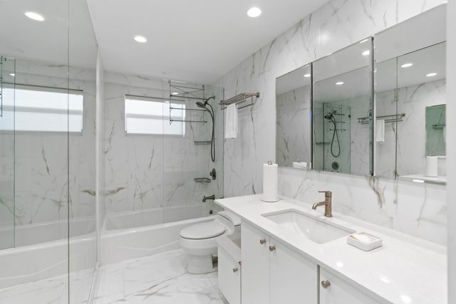 121 Golden Isles Drive Ph1, Hallandale Beach, FL 33009