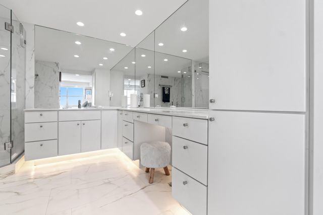 121 Golden Isles Drive Ph1, Hallandale Beach, FL 33009